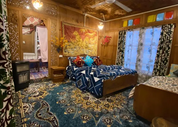 Lake Palace Group Of House Boats