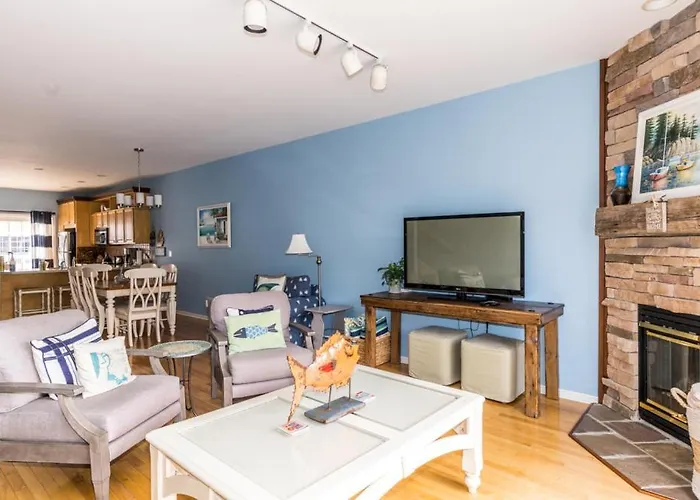 Water Street Retreat - In The Heart Of Downtown Saugatuck With Views Of The River!