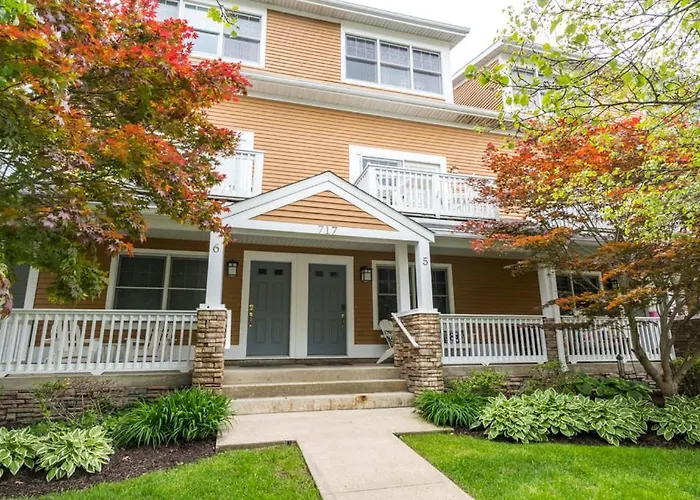 Water Street Retreat - In The Heart Of Downtown Saugatuck With Views Of The River!