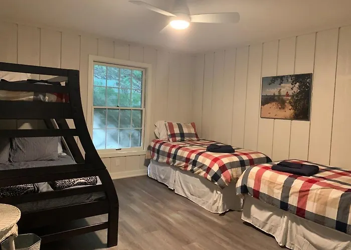 Beach View Cottage - On The Lake