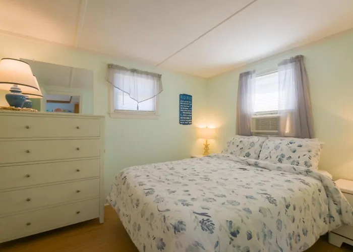 East Sandwich Escape—Deck, Beach Summer Fun