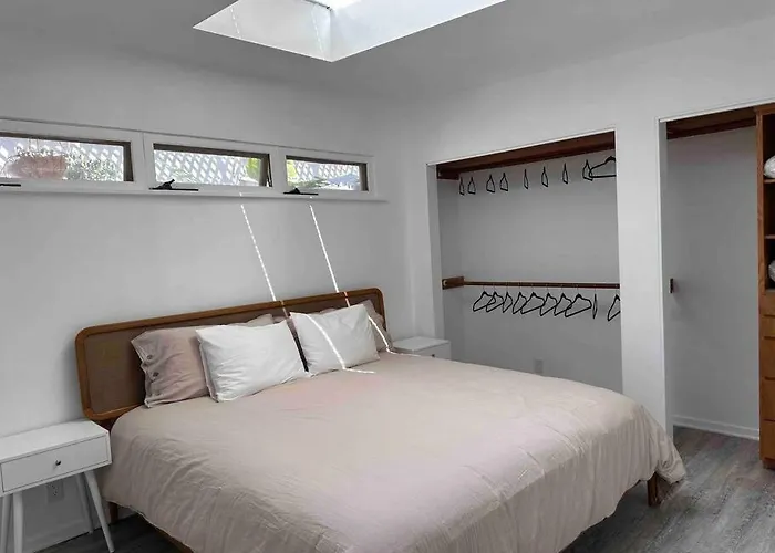 30 Pct Off!! Limited Time! Malibu Ocean Wave With King Bed, Walking To Beach And Hiking