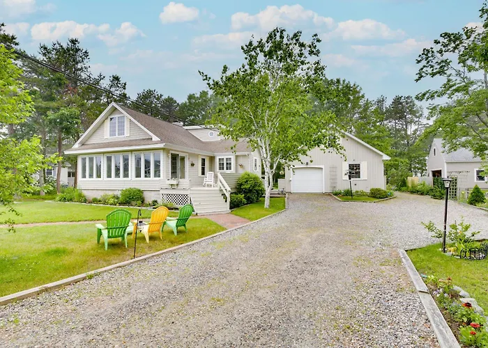 Kennebunkport Getaway W/ Grill: Walk To Beach!