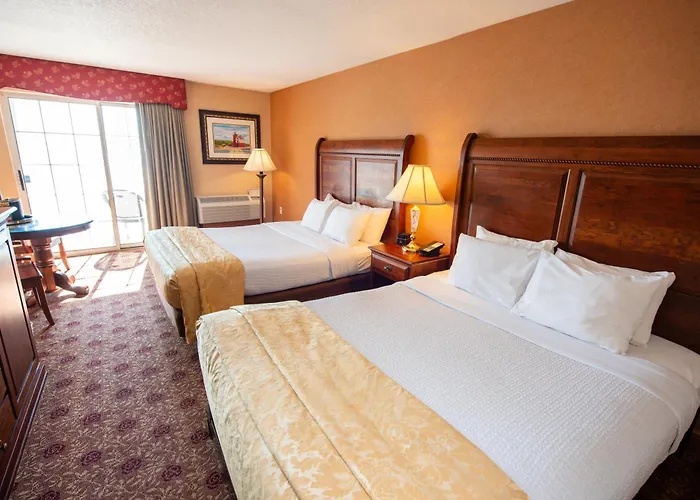 Hamilton Inn Select Beachfront Mackinaw City