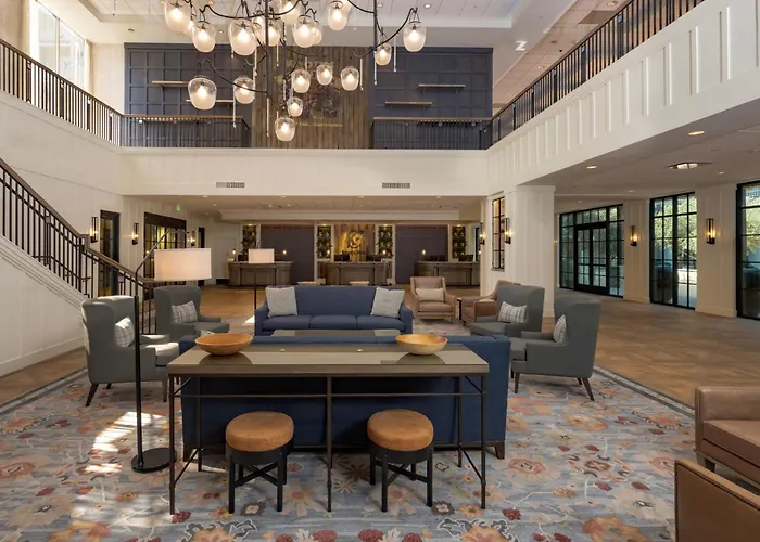 Knott'S Hotel