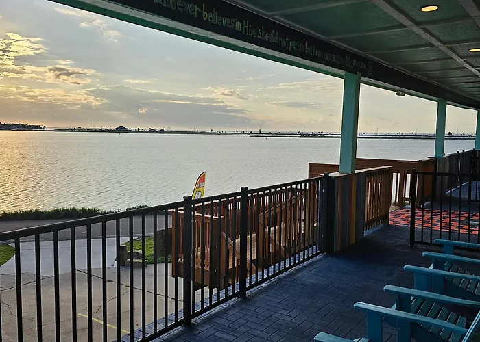 Summer'S Little Bay Getaway