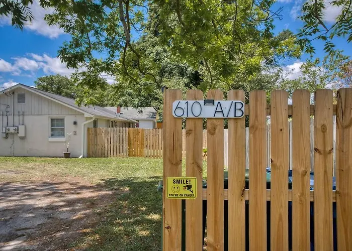 Castle Street Retreat - Glamorous Getaway