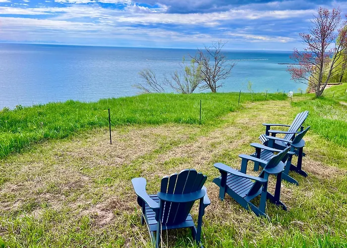 Brand New 5-Bedroom Lake Michigan Home + Hot Tub!