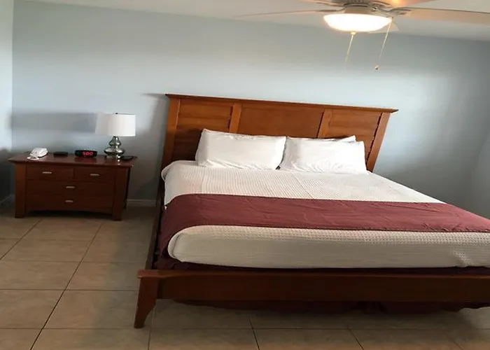Beachgate Condosuites And Oceanfront Resort