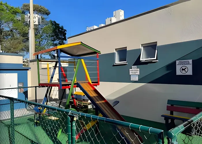 Apto 6º andar, 200m praia, 15min Beto Carrero, 2 quartos, sacada com churrasqueira