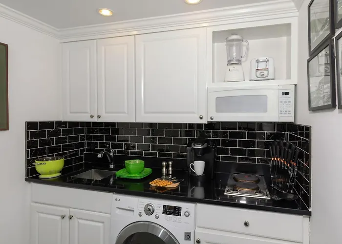 Harbor Knoll Bed And Breakfast