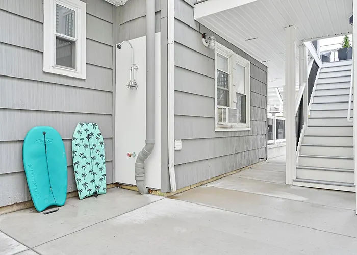 Special Beach Cottage With Deck
