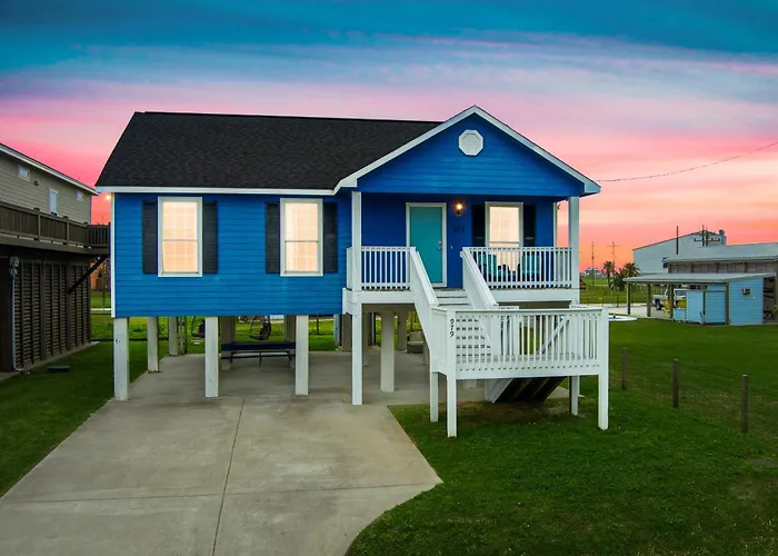 Deep Blue Yonder - Cute And Cozy 3-Bed, 2-Bath Home In The Heart Of Crystal Beach!
