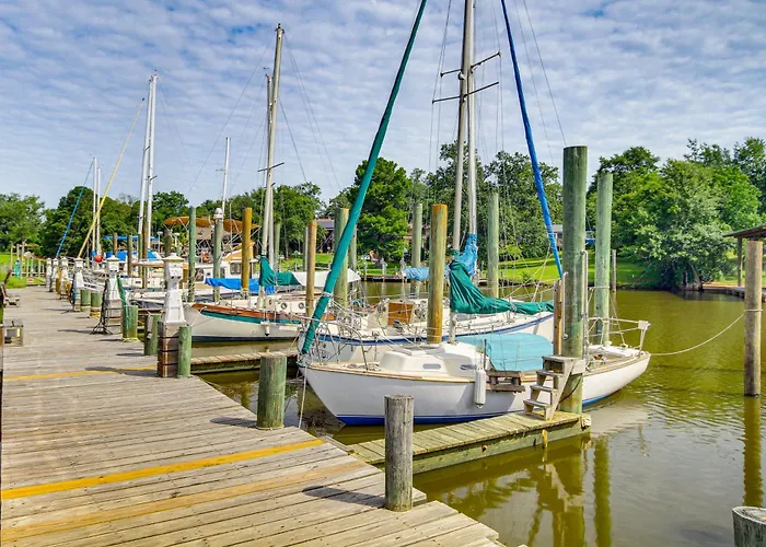 Mid-Century Dream Home < Half-Mile To Beach!