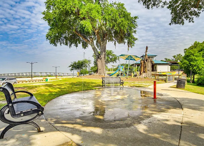 Mid-Century Dream Home < Half-Mile To Beach!