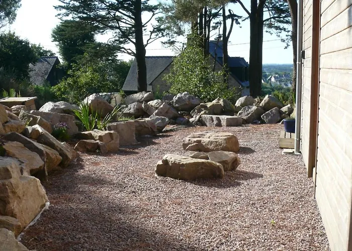 Au pied des rochers