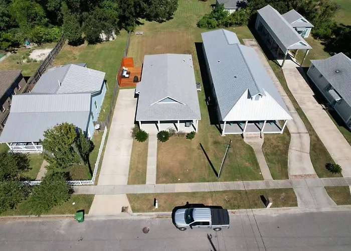 *Chic Beach Cottage Retreat* Near Beach/Downtown