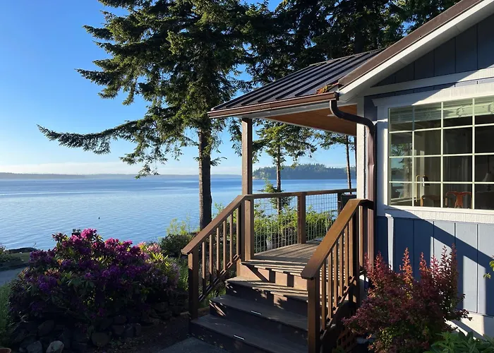 Puget Sound Chic Romantic Cottage With Private Beach Access & Gated Entry