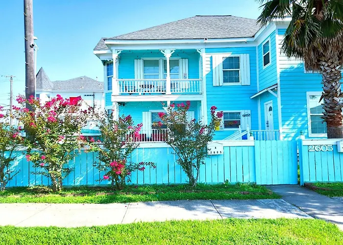 Experience Galveston- Only 1 Block To Beach & Pleasure Pier- 2Bed 1 & Half Bath-6Beds-7 Minutes To Cruise Port-Casaazul-2605A-