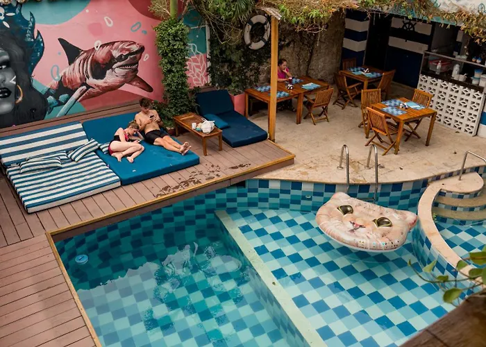 Casa Del Puerto Hostel & Suites