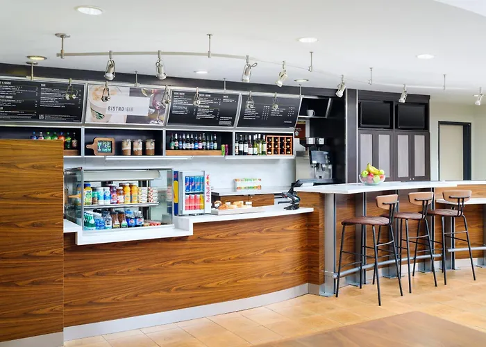 Courtyard By Marriott Kingston