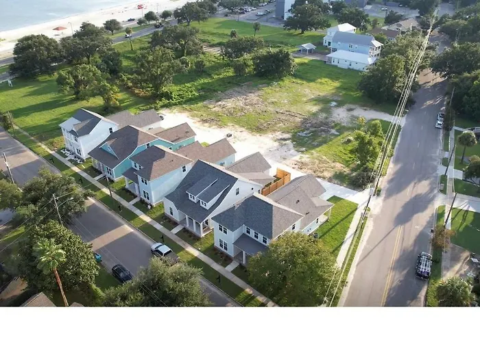 Luxury Home Walkable To The Beach