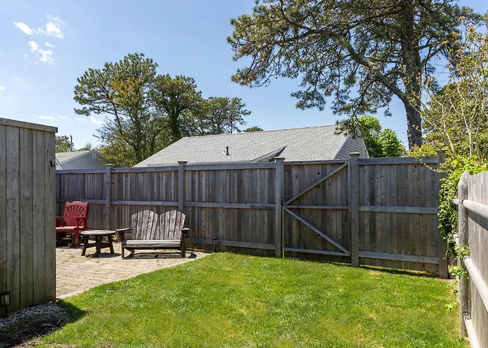 Beachside Retreat! Cozy 1-Bedroom W Private Yard