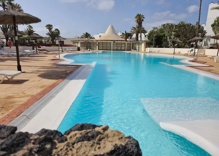 Bungalow La Palmera: Beachfront with Pool View