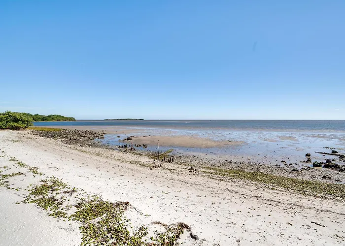 Cedar Key Condo W/ Balcony & Gulf Views!