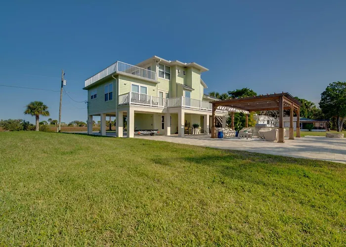 Luxe Spring Hill Home W/ Patio & Dock!