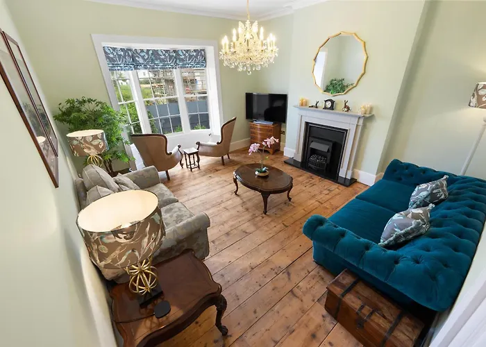 2 Seaside Bedroom, Sleeps 6, Garden, Parking