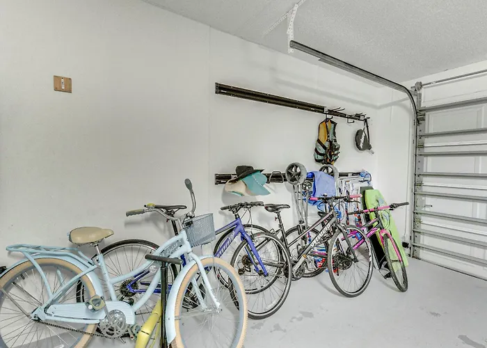 Pet-Friendly Home W/ Pool, Close To Venice Beaches