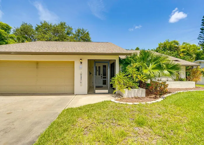Pet-Friendly Home W/ Pool, Close To Venice Beaches