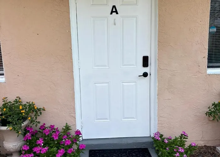 Sea Breeze- 2 Bedroom Apartment- Centrally Located