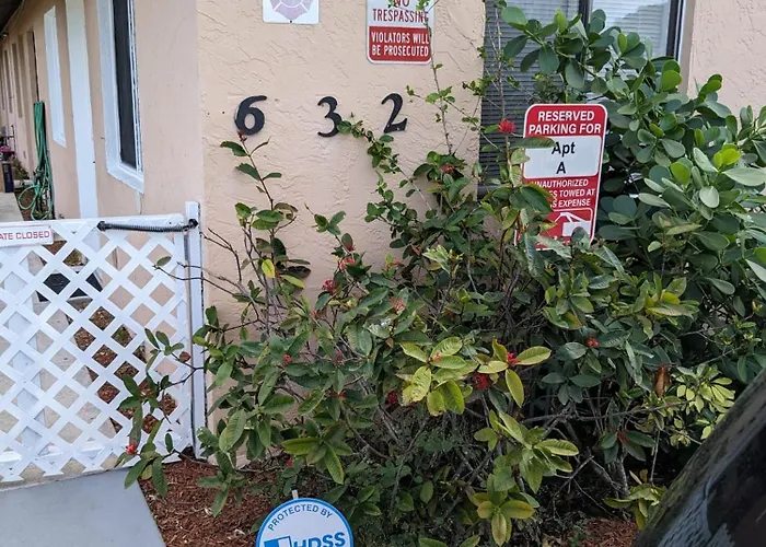 Sea Breeze- 2 Bedroom Apartment- Centrally Located