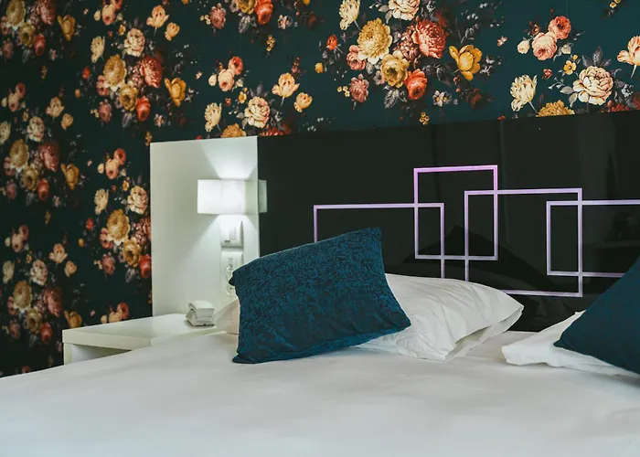Holidays & Work Hotel