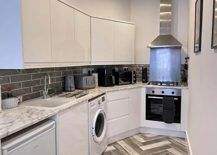Montague Apartment-Spacious, Central & Free Parking