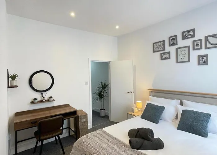 Montague Apartment-Spacious, Central & Free Parking