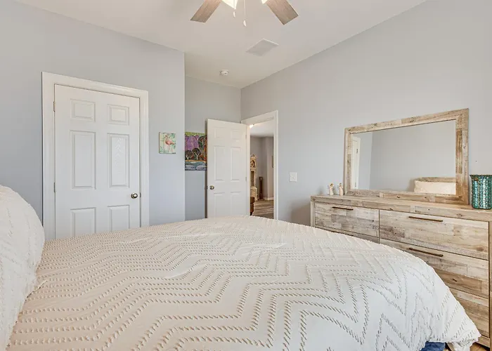 Private Beach & Deck: Bayfront Home In Hayes!