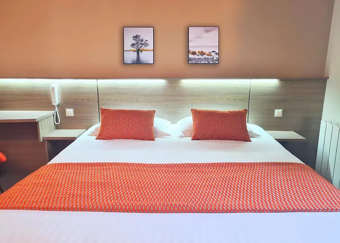 Brit Hotel Piscine & Spa - Fougeres