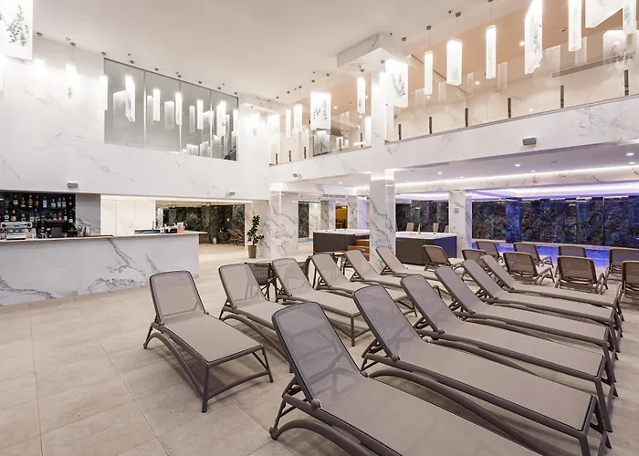 Tavel Hotel & Spa