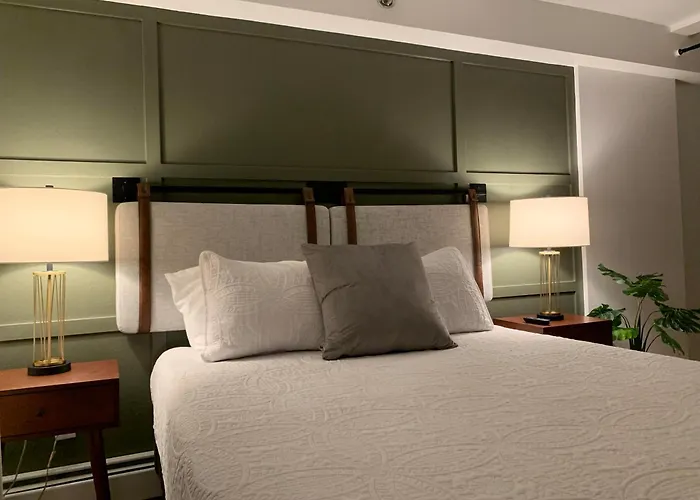The Brooks Hotel Restaurant And Lounge