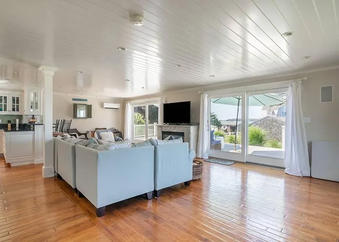 5Br Cape Cod Retreat, Short Walk To Beach