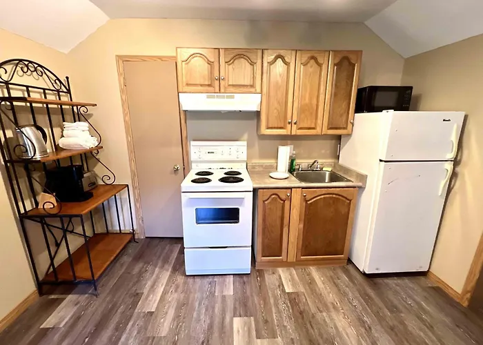 High Falls Bay Cottages, Camping & Waterpark