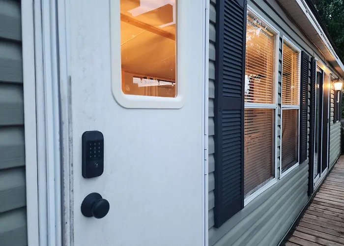 2 Bedroom Cottage With Lake View At Sherkston Resort, Sleep 6