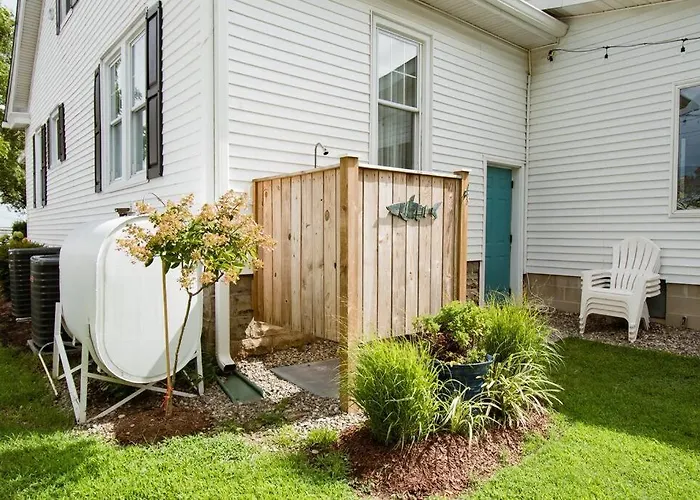 Waterfront Getaway With Pier - Sleeps 10, 4 Bedrooms