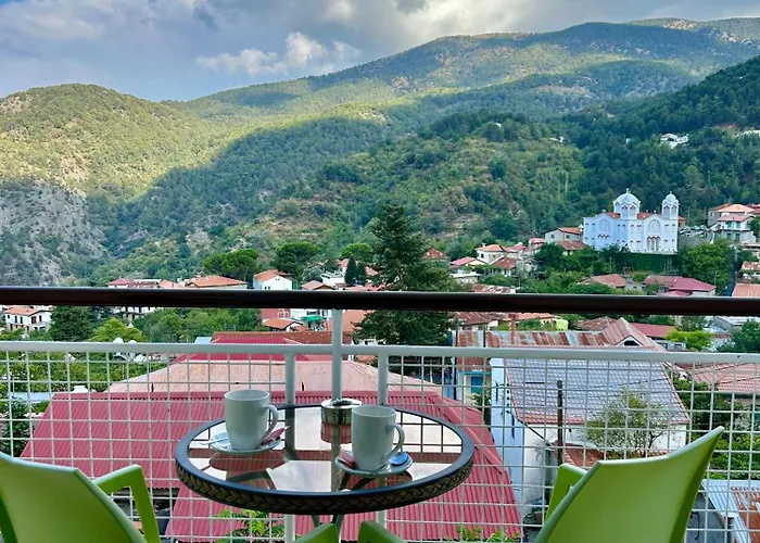 Two Flowers Hotel