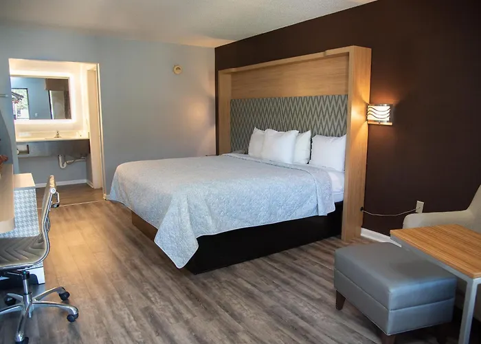 Columbus Inn And Suites