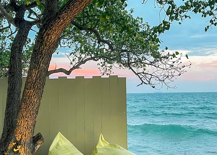 Haven Beachfront Villa Koh Larn