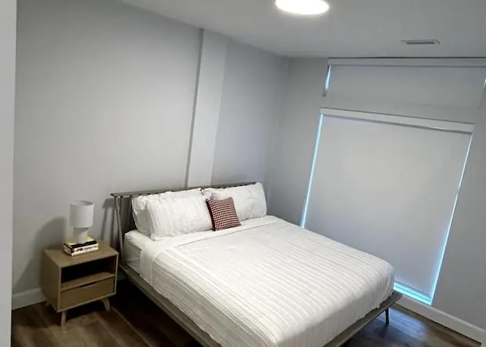 Beachview Getaway At The New Carlyle 305 On The Main Strip In Grand Bend